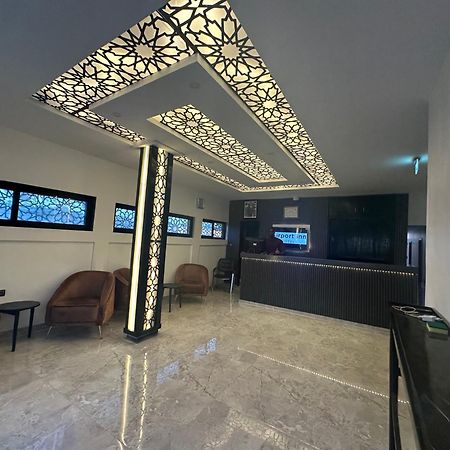 Airport Inn Hotel Λομέ Εξωτερικό φωτογραφία