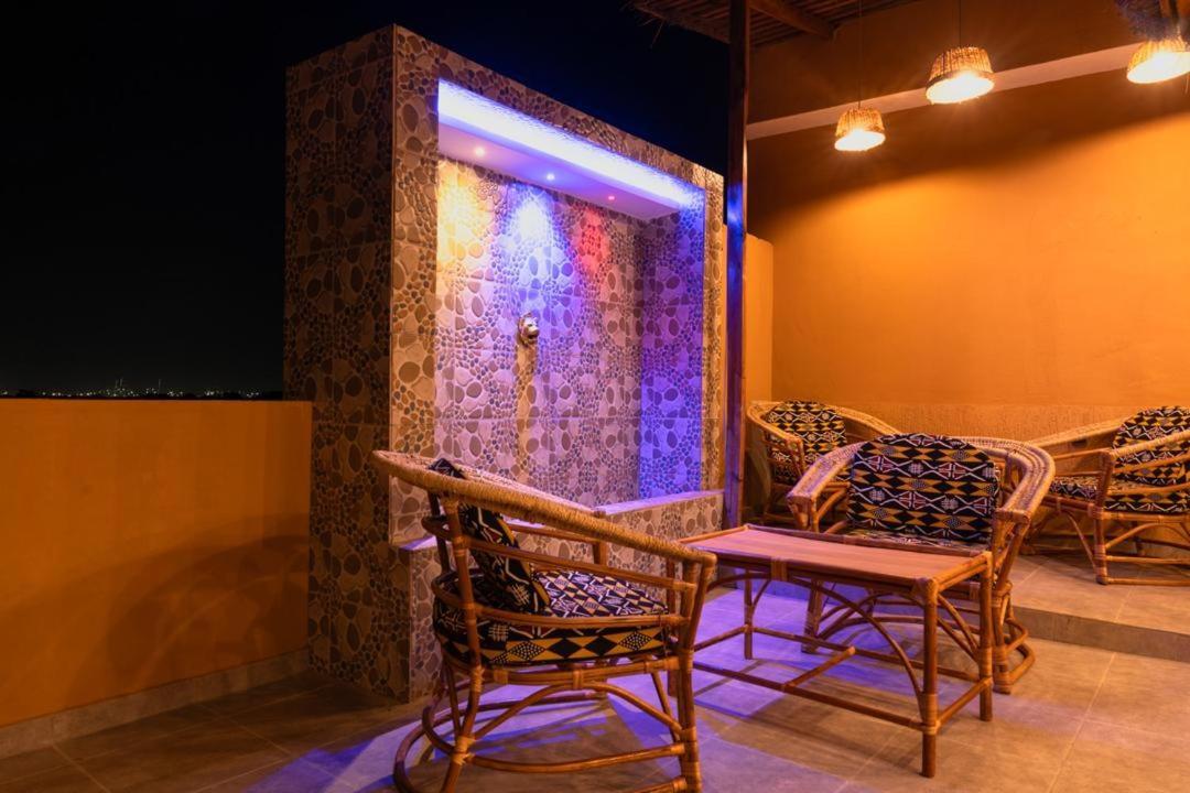 Airport Inn Hotel Λομέ Εξωτερικό φωτογραφία