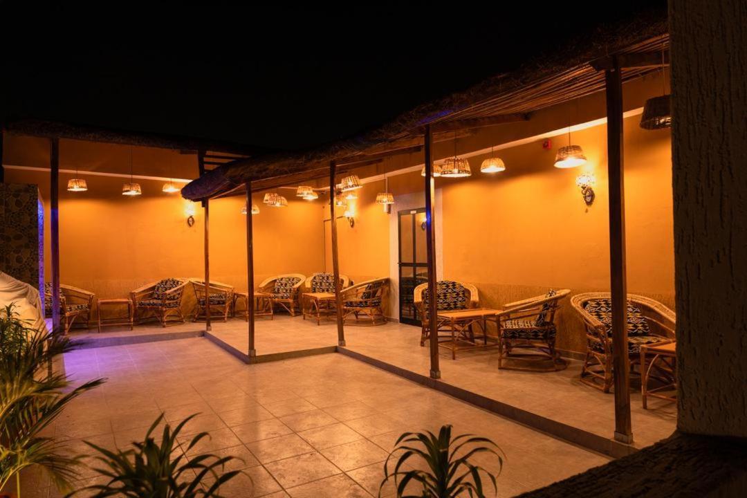 Airport Inn Hotel Λομέ Εξωτερικό φωτογραφία