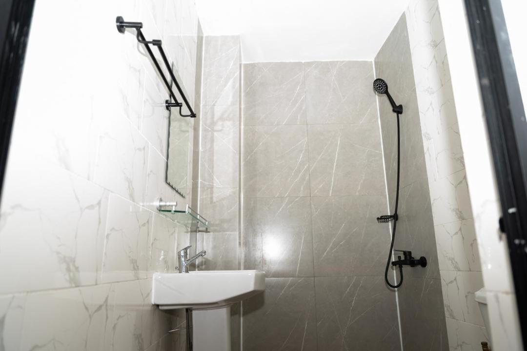 Airport Inn Hotel Λομέ Εξωτερικό φωτογραφία