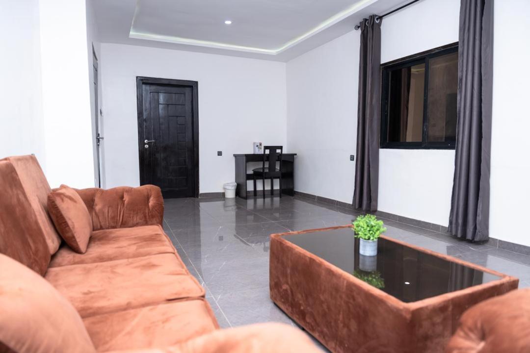 Airport Inn Hotel Λομέ Εξωτερικό φωτογραφία
