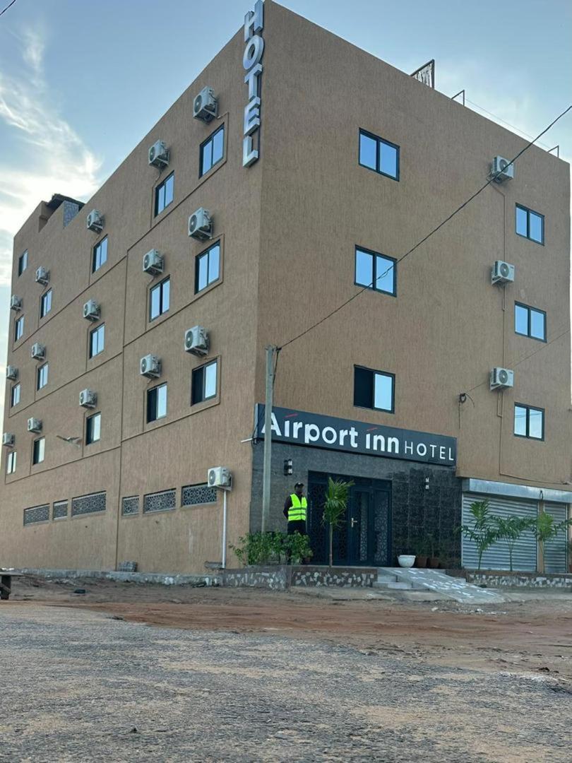 Airport Inn Hotel Λομέ Εξωτερικό φωτογραφία
